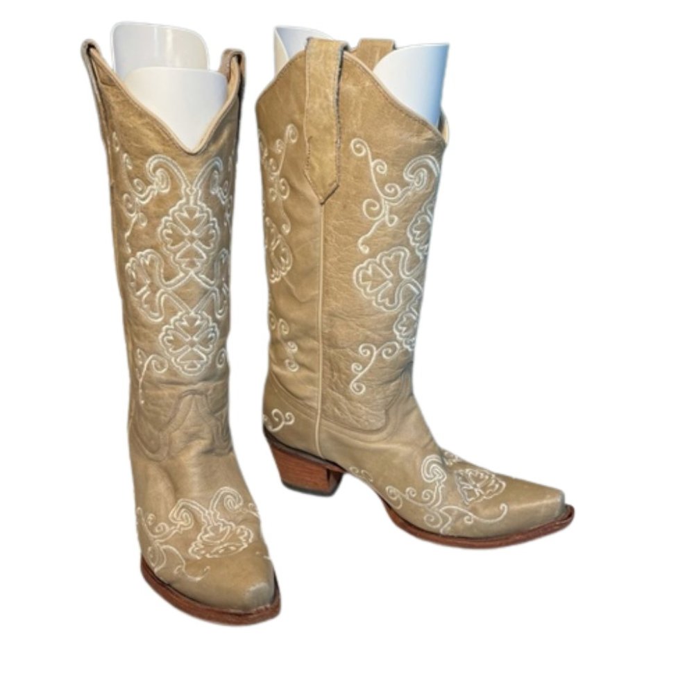 Women’s Tan Embroidered Western Cowgirl Boots